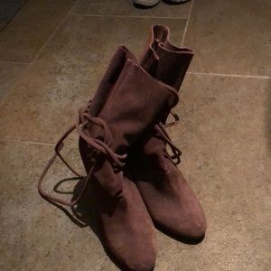 Great fall boots with a unique tie!